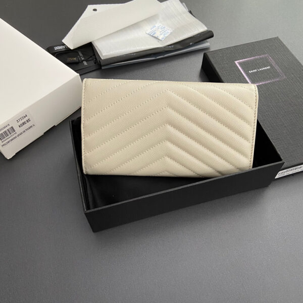 YSL CASSANDRE MATELASSÉ LARGE FLAP WALLET IN GRAIN DE POUDRE LEATHER Beige - Image 4