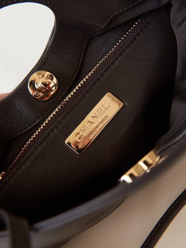 CHANEL 31 Mini Shopping Bag black - Image 7