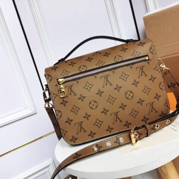 Louis Vuitton POCHETTE METIS Khaki - Image 4