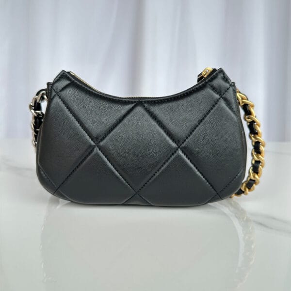 CHANEL 19 chain bag black - Image 4
