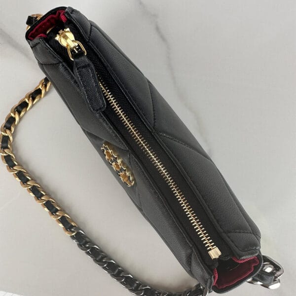 CHANEL 19 chain bag black - Image 5