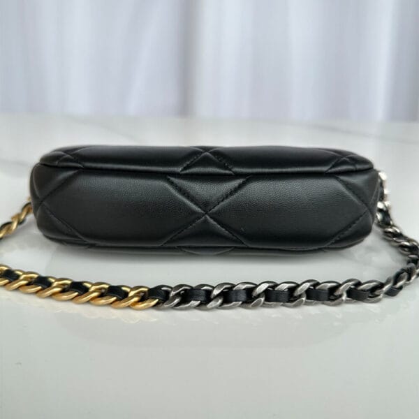 CHANEL 19 chain bag black - Image 6