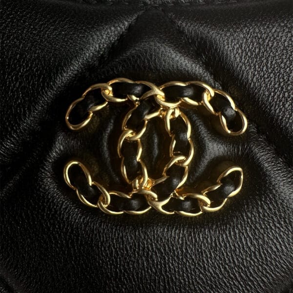 CHANEL 19 chain bag black - Image 7