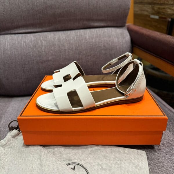 Hermès Santorini Sandals Beige - Image 4