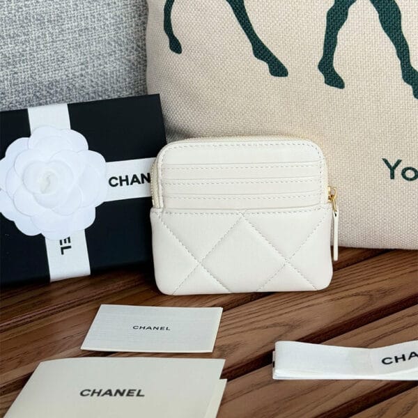 CHANEL 19 Zipped Coin Purse White - Image 3