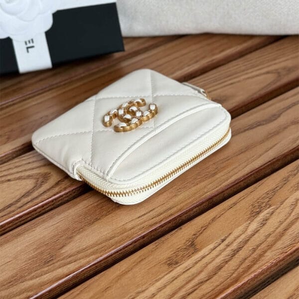 CHANEL 19 Zipped Coin Purse White - Image 4