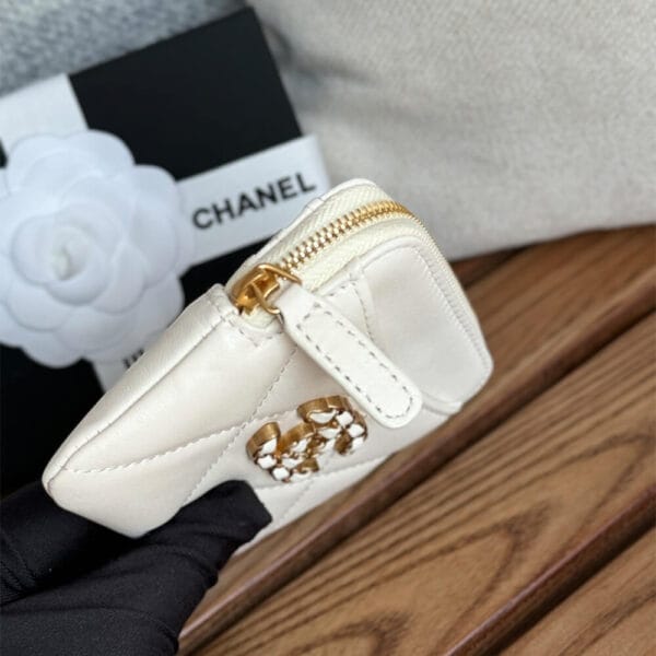 CHANEL 19 Zipped Coin Purse White - Image 6