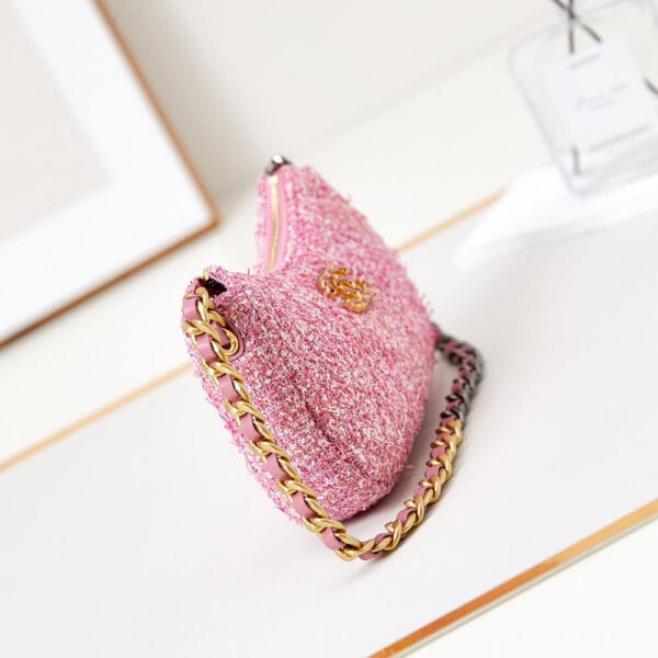 CHANEL 19 chain bag White - Image 3
