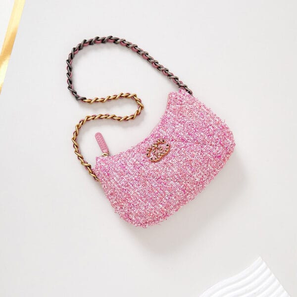 CHANEL 19 chain bag White - Image 6