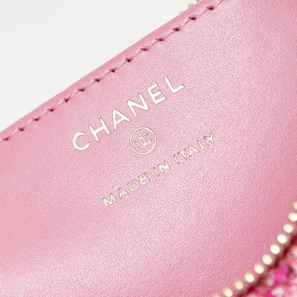 CHANEL 19 chain bag White - Image 8