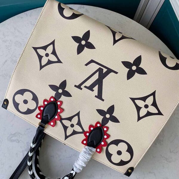 Louis Vuitton CRAFTY ONTHEGO GM Beige - Image 5