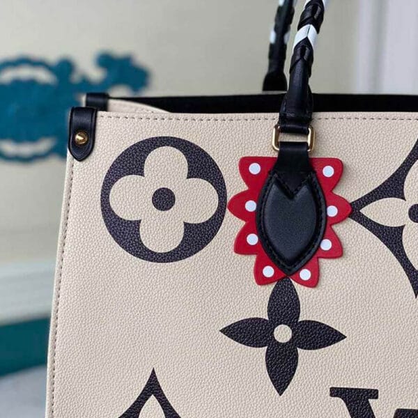 Louis Vuitton CRAFTY ONTHEGO GM Beige - Image 7