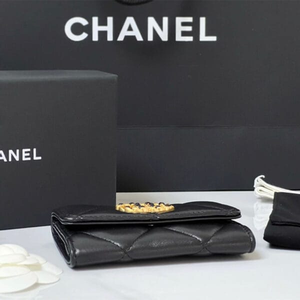 Chanel 19 flap card holder black - Image 4