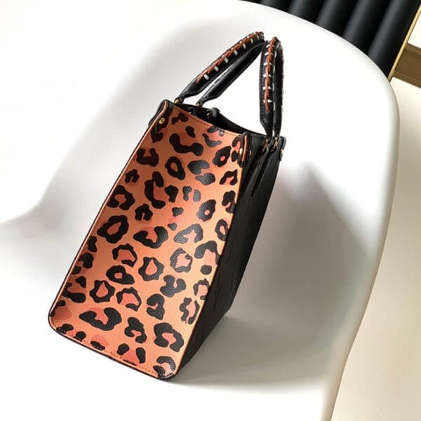 Louis Vuitton ONTHEGO MM black - Image 3
