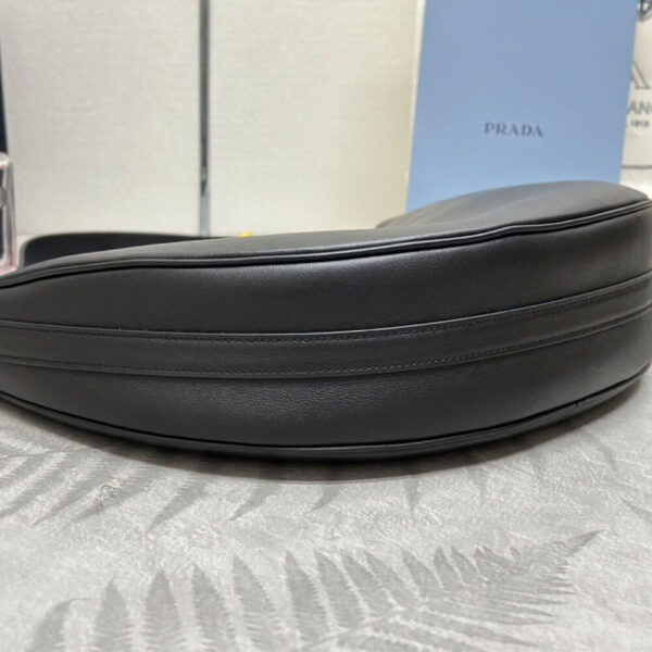 Prada Large leather shoulder bag black - Image 5