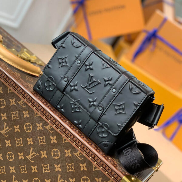 LV TRUNK SLINGBAG black - Image 2