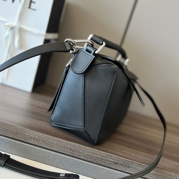 LOEWE Small Puzzle Bag black - Image 3