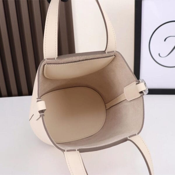 Hermes loop bag Beige - Image 8