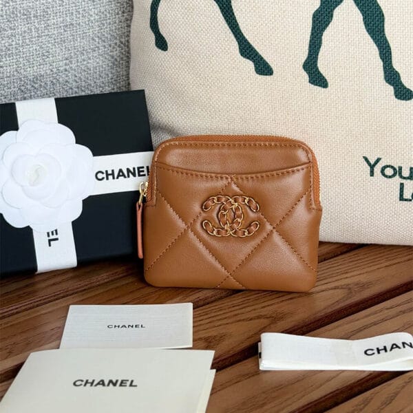 CHANEL 19 Zipped Coin Purse Khaki - Image 2