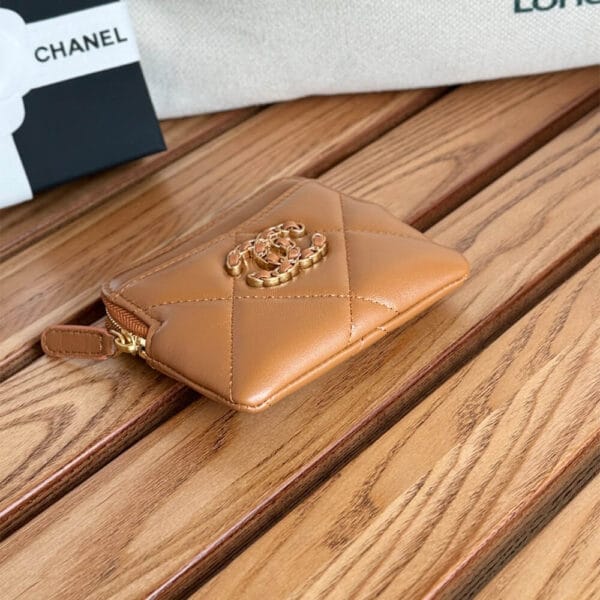 CHANEL 19 Zipped Coin Purse Khaki - Image 5