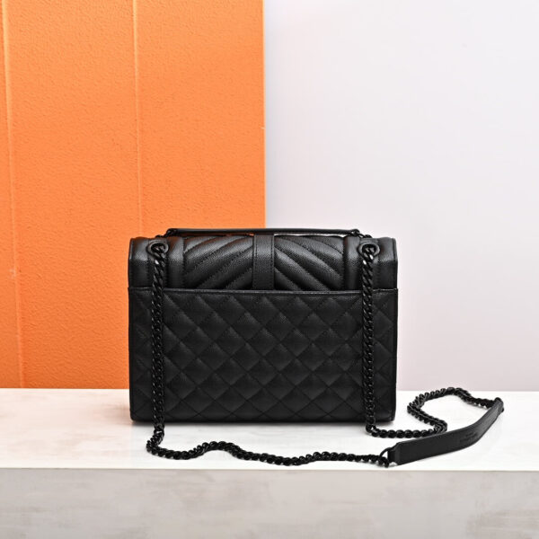 YSL ENVELOPE MEDIUM IN QUILTED GRAIN DE POUDRE EMBOSSED LEATHER black - Image 4