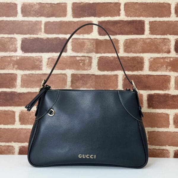 GG Emblem medium shoulder bag black - Image 2