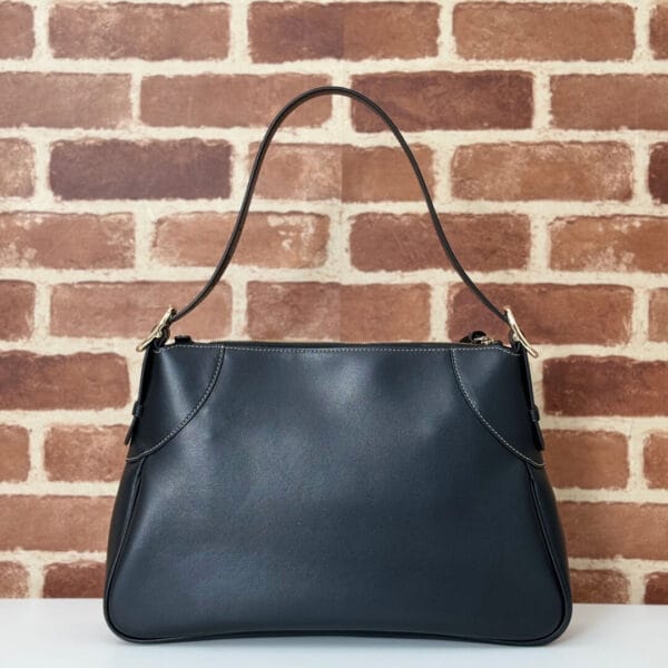 GG Emblem medium shoulder bag black - Image 4