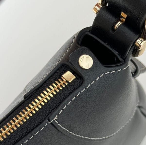 GG Emblem medium shoulder bag black - Image 7
