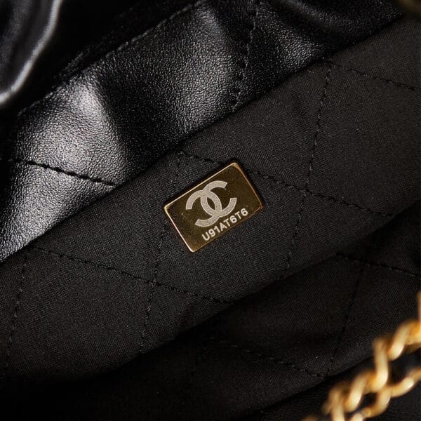 CHANEL 22 MINI HANDBAG black - Image 9