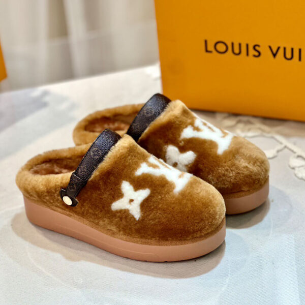 LV Aspen Comfort Clog Khaki - Image 2