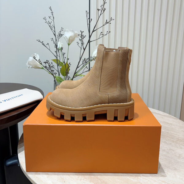 LV Checker Chelsea Boot Beige - Image 3