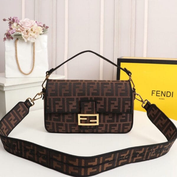 Fendi Baguette black - Image 2