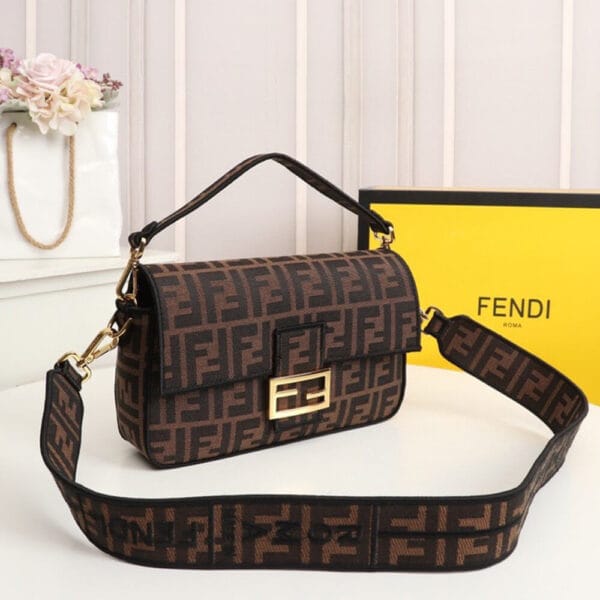 Fendi Baguette black - Image 3
