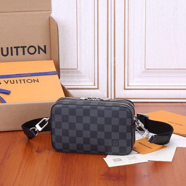 LV Alpha Wearable Wallet black - Image 4