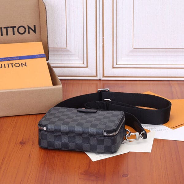 LV Alpha Wearable Wallet black - Image 5