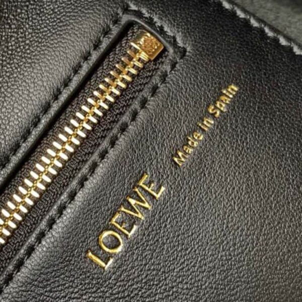 Loewe Medium Squeeze bag in nappa lambskin black - Image 6