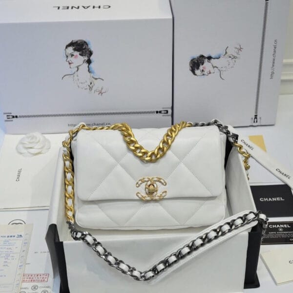 CHANEL 19 HANDBAG Beige - Image 2