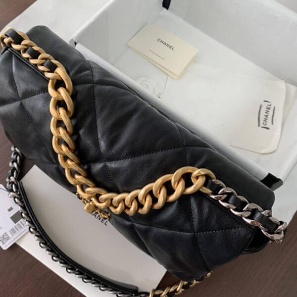 CHANEL 19 Large Handbag black - Image 4