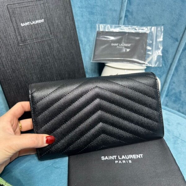 YSL CASSANDRE MATELASSÉ LARGE FLAP WALLET IN GRAIN DE POUDRE LEATHER black - Image 4