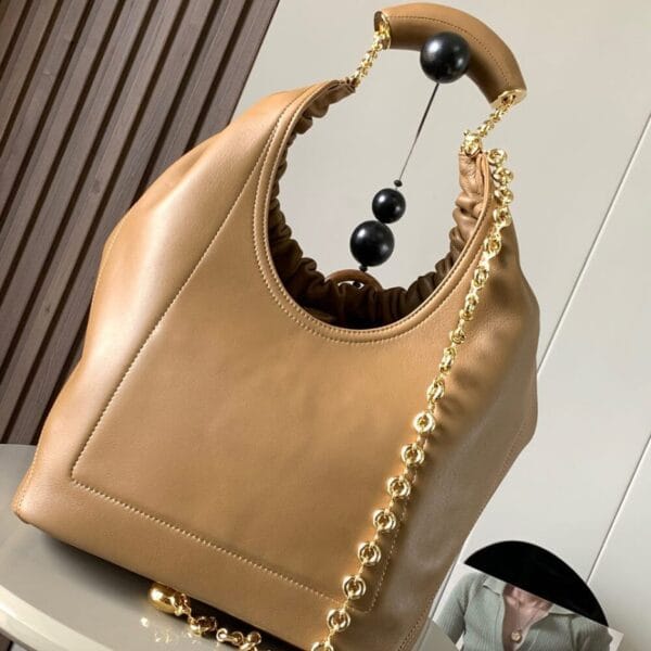 Loewe Medium Squeeze bag in nappa lambskin Khaki - Image 4