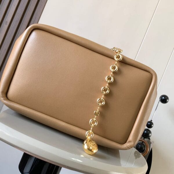 Loewe Medium Squeeze bag in nappa lambskin Khaki - Image 5