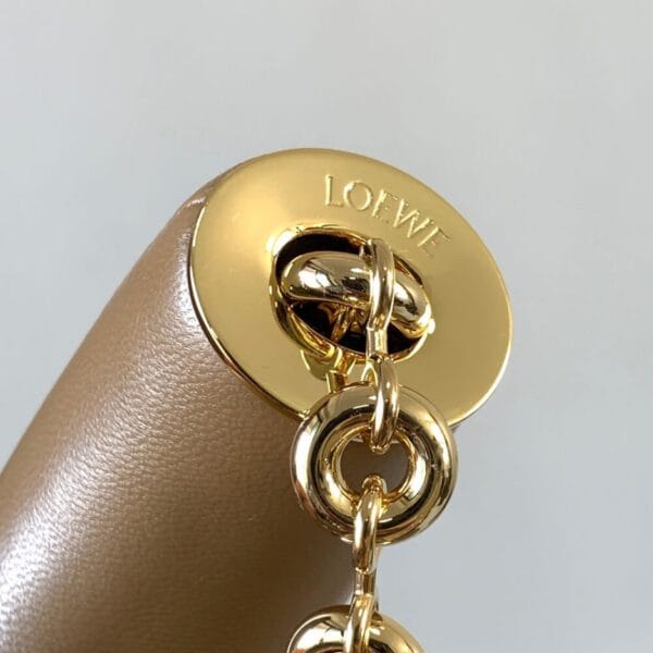 Loewe Medium Squeeze bag in nappa lambskin Khaki - Image 6