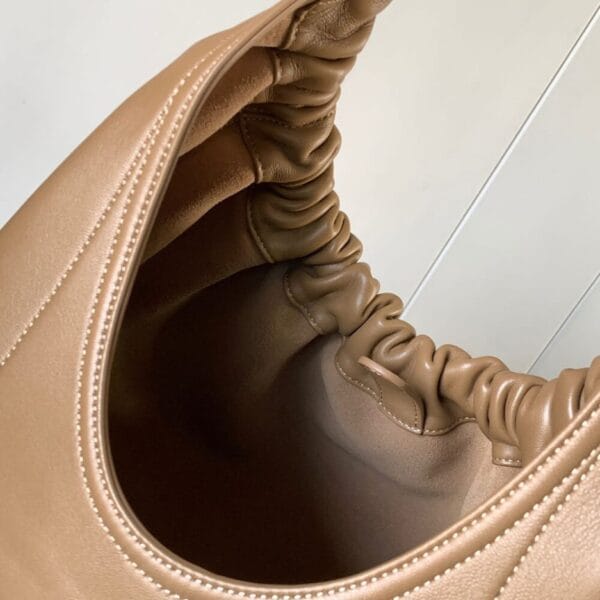 Loewe Medium Squeeze bag in nappa lambskin Khaki - Image 8