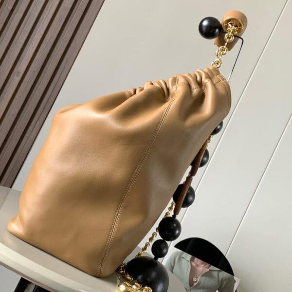 Loewe Medium Squeeze bag in nappa lambskin Khaki - Image 3