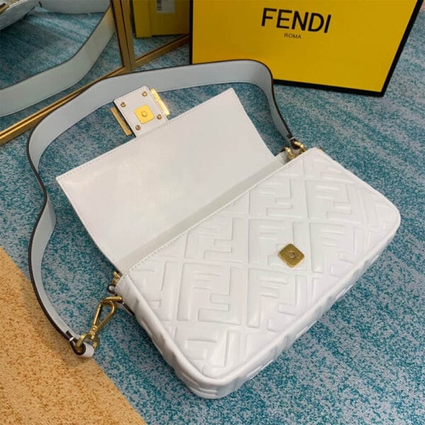 Fendi Baguette Beige - Image 7