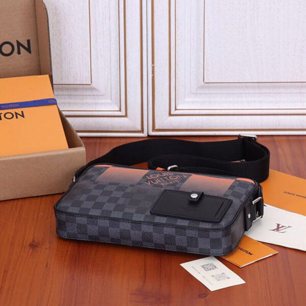 LV Alpha Messenger black - Image 5