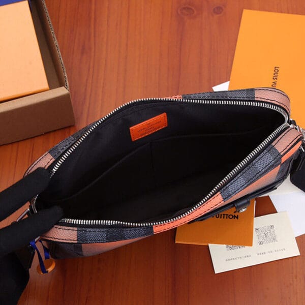 LV Alpha Messenger black - Image 6