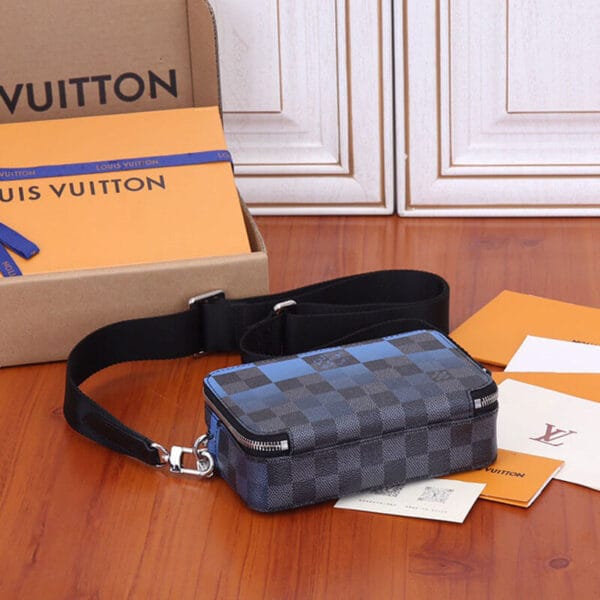 LV Alpha Wearable Wallet black - Image 5