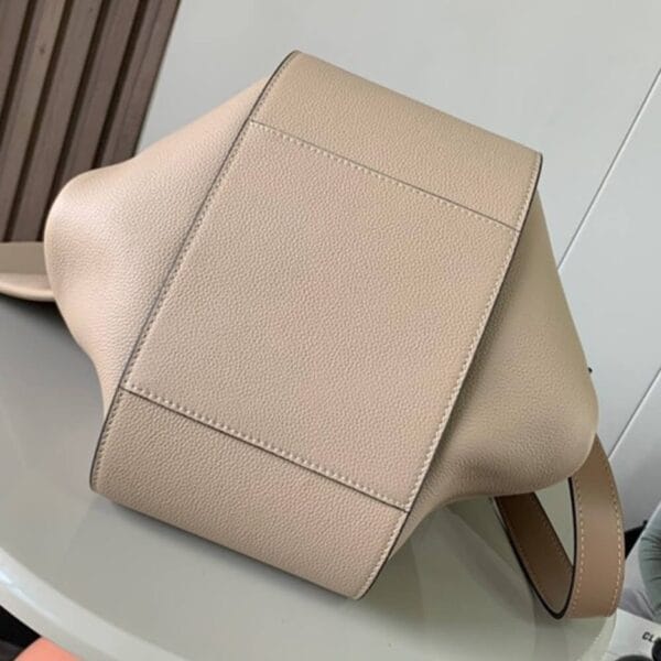 Loewe Small Hammock bag in soft grained calfskin Beige - Image 5
