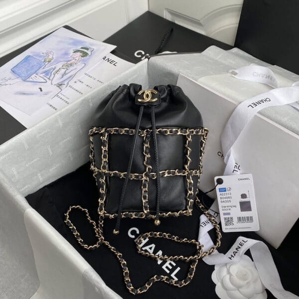 CHANEL Small Drawstring Bag black - Image 3
